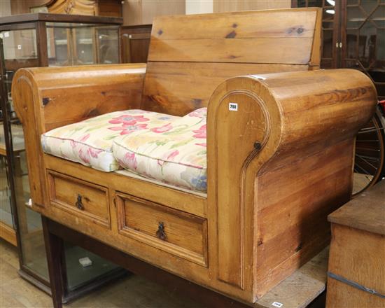 A pine settee, W.161cm